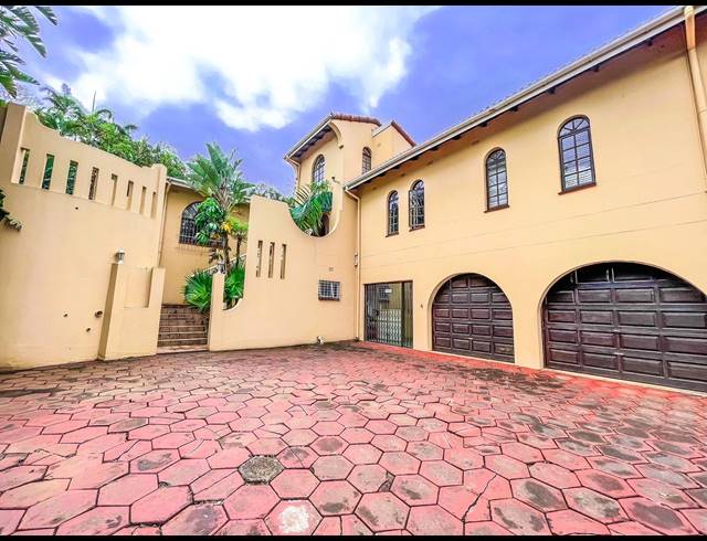 10 BEDROOM HOUSE FOR SALE IN PANORAMA